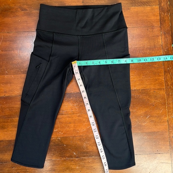 Like New Athleta Up For Anything Crop Pant in Black - Picture 5 of 10